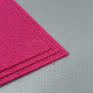 Фетр плотный, 2 мм, 20х30 см, цвет - малиновый С31