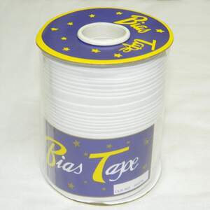 Хлопковая косая бейка,1,5см - 50полиэстер (92м), цвет белый Хлопковая косая бейка,1,5см - 50полиэстер (92м), цвет белый