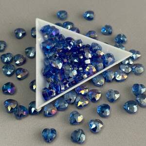 Хрустальная бусина граненое сердце 8 мм - синяя прозрачная с переливом Хрустальная бусина граненое сердце 8 мм - синяя прозрачная с переливом