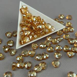 Хрустальная бусина граненое сердце 8 мм - шампань Хрустальная бусина граненое сердце 8 мм - шампань