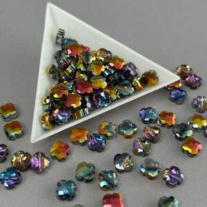 Хрустальная бусина граненый клевер 8 мм - аметистовый с переливом Хрустальная бусина граненый клевер 8 мм - аметистовый с переливом