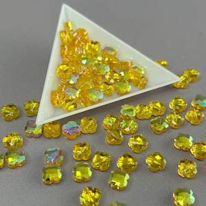 Хрустальная бусина граненый клевер 8 мм - желтый с переливом Хрустальная бусина граненый клевер 8 мм - желтый с переливом