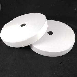 Широкая бельевая резинка для одежды Sindtex белая 2,5 см х 22,5 м Широкая бельевая резинка для одежды Sindtex белая 2,5 см х 22,5 м