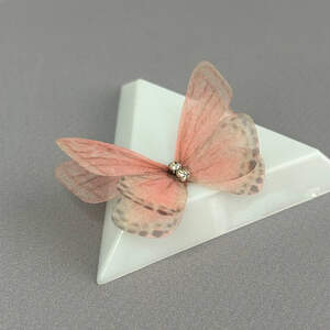Шифоновая бабочка двухслойная со стразиком 3,5 см - персиковая