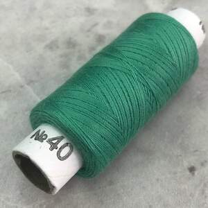 237 Нитки в катушках, швейные 100 полиэстер 40/2 (боб 200м)