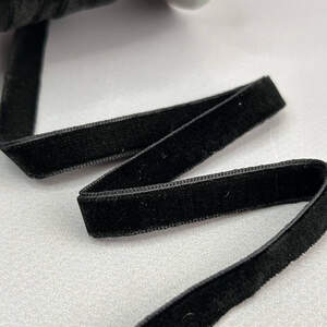 Бархатная лента двухстороняя 1см боб. 22 м - черный