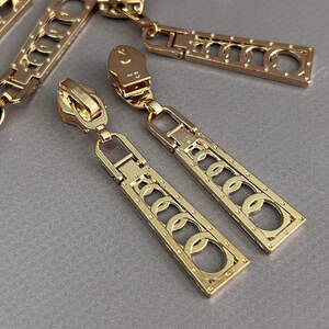 #05 Бегунок для спиральной молнии 7 - золото