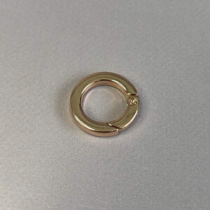 Карабин-кольцо для сумки 15 мм, золото - 2,5 см Карабин-кольцо для сумки 15 мм, золото - 2,5 см