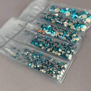 Набор страз для дизайна и декора холодной фиксации -1000 шт бирюза Набор страз для дизайна и декора холодной фиксации -1000 шт бирюза