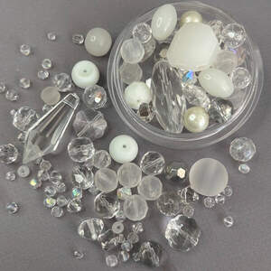 (150 гр) Бусины стеклянные Микс цветов и размеров - белый (150 гр) Бусины стеклянные Микс цветов и размеров - белый