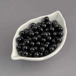 (20 гр) Пластиковые гладкие бусины 8 мм - черный (20 гр) Пластиковые гладкие бусины 8 мм - черный