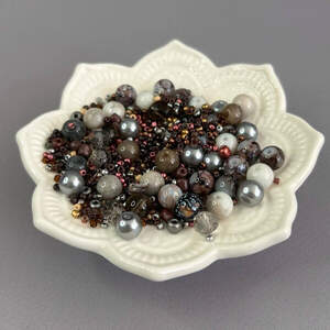 (40 гр) Бусины стеклянные Микс цветов и размеров 8 мм - графитовый (40 гр) Бусины стеклянные Микс цветов и размеров 8 мм - графитовый