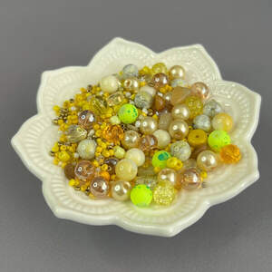 (40 гр) Бусины стеклянные Микс цветов и размеров 8 мм - лимонный (40 гр) Бусины стеклянные Микс цветов и размеров 8 мм - лимонный
