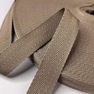 Стропа сумочная-ременная Елочка, 2,5 см средняя жесткость - кайот Стропа сумочная-ременная Елочка, 2,5 см средняя жесткость - кайот