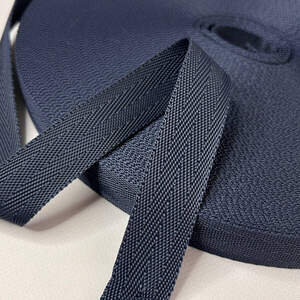 Стропа сумочная-ременная Елочка, 2,5 см средняя жесткость - синий темный Стропа сумочная-ременная Елочка, 2,5 см средняя жесткость - синий темный