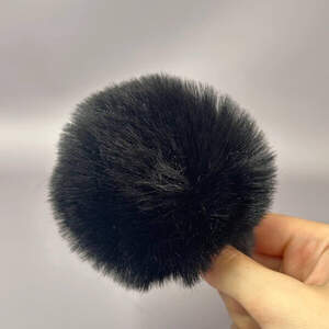 Помпоны из эко-меха окрашенный 9 см - черный