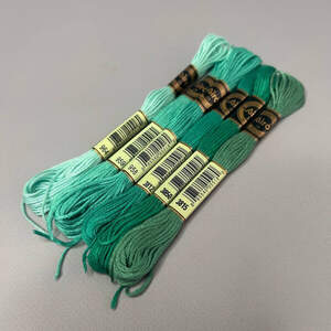 (6 шт по 8м) Набор мулине Airo (нитки для вышивания) - бирюзовый микс (964-3815) (6 шт по 8м) Набор мулине Airo (нитки для вышивания) - бирюзовый микс (964-3815)