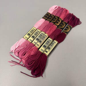 (6 шт по 8м) Набор мулине Airo (нитки для вышивания) - бордовый микс (3689-3685) (6 шт по 8м) Набор мулине Airo (нитки для вышивания) - бордовый микс (3689-3685)