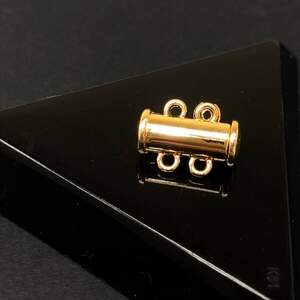 Замок магнитный 6х15 мм на 2 линии, цвет - лимонное золото Замок магнитный 6х15 мм на 2 линии, цвет - лимонное золото