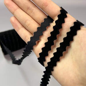 Бархатная лента зиг-заг 1см - черный (#03)