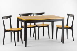 Кухонний комплект: стіл 