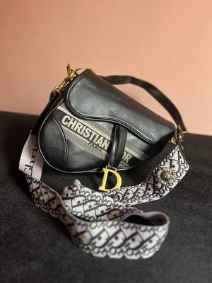Женская сумка седло из эко-кожи клатч Dior Saddle Диор молодежная, брендовая сумка через плечо Женская сумка седло из эко-кожи клатч Dior Saddle Диор молодежная, брендовая сумка через плечо