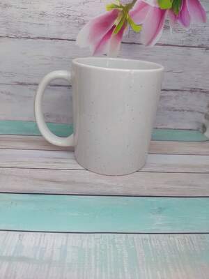 Біла чашка з блискітками та індивідуальним принтом на замовлення Біла чашка з блискітками та індивідуальним принтом на замовлення