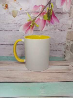 Чашка з жовтою ручкою і серединкою + індивідуальний принт у вартості Чашка з жовтою ручкою і серединкою + індивідуальний принт у вартості