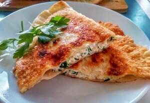 Чебуреки з сиром Чебуреки з сиром