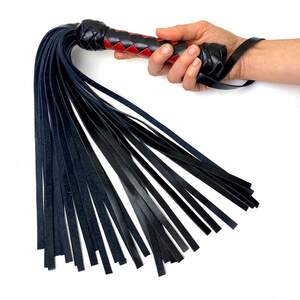 Флогер маленький / мартинет, 30 хвостів по 35 см, колір чорно-червоний Флогер маленький / мартинет, 30 хвостів по 35 см, колір чорно-червоний