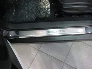 Накладки на пороги Subaru Forester Накладки на пороги Subaru Forester