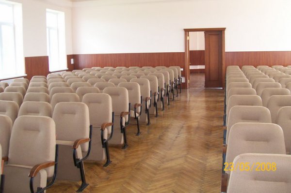 Кресла для зрительных залов.