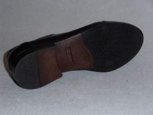 Классическая модель кожаных туфель. Внутри кожаная подкладка.