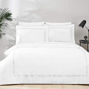 Сатиновое постельное белье TIVOLYO HOME Chanel gri Сатиновое постельное белье TIVOLYO HOME Chanel gri